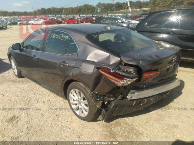 تۆیۆتا کامری